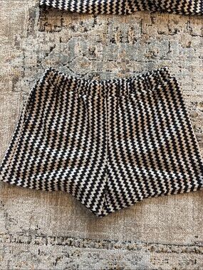 LOFT Black & White Zigzag High-Waist Knit Shorts